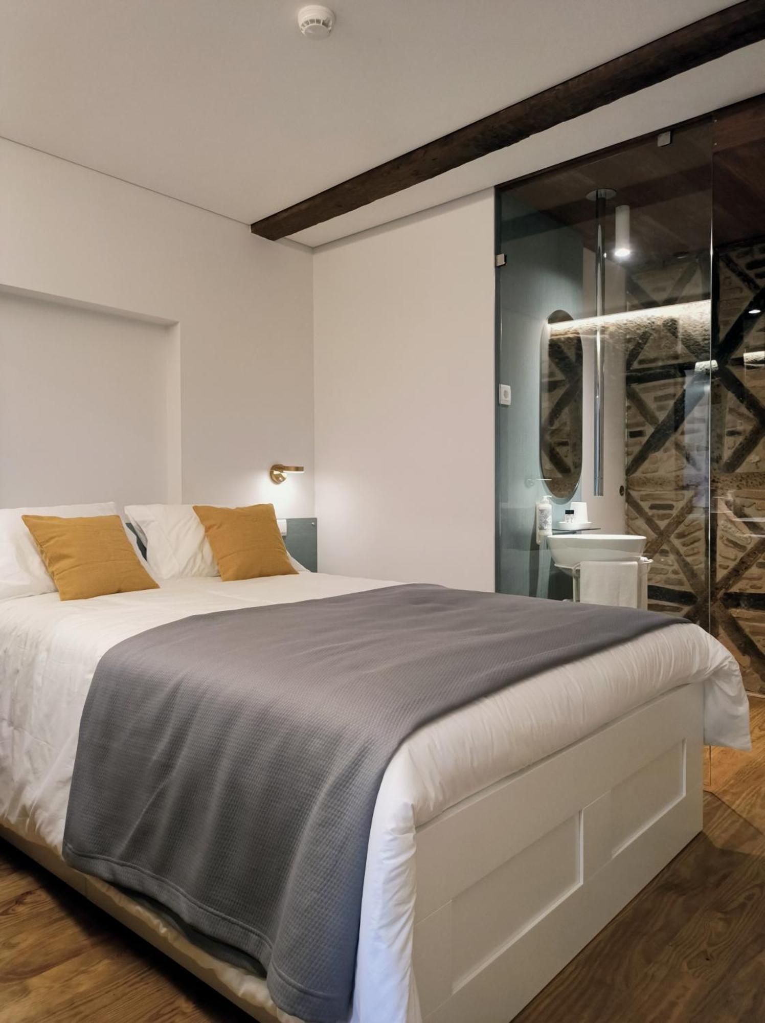 Domi Suites & Studios Guimaraes Bagian luar foto